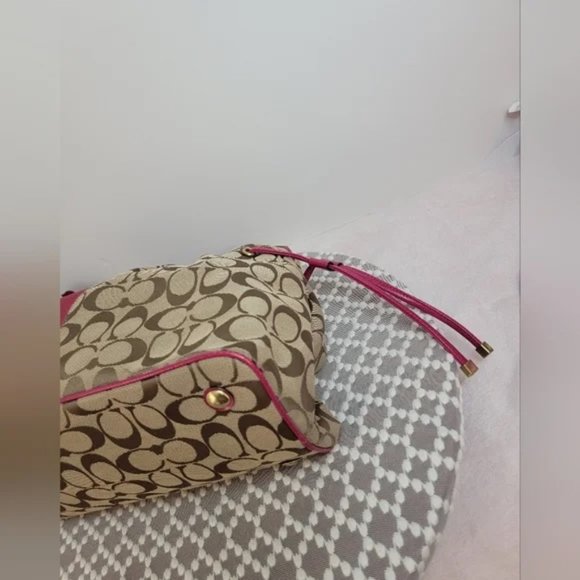 EUC Pink & Tan Coach Jacquard & Leather 3 Compartment Shoulder bag IMMACULATE - Picture 4 of 6